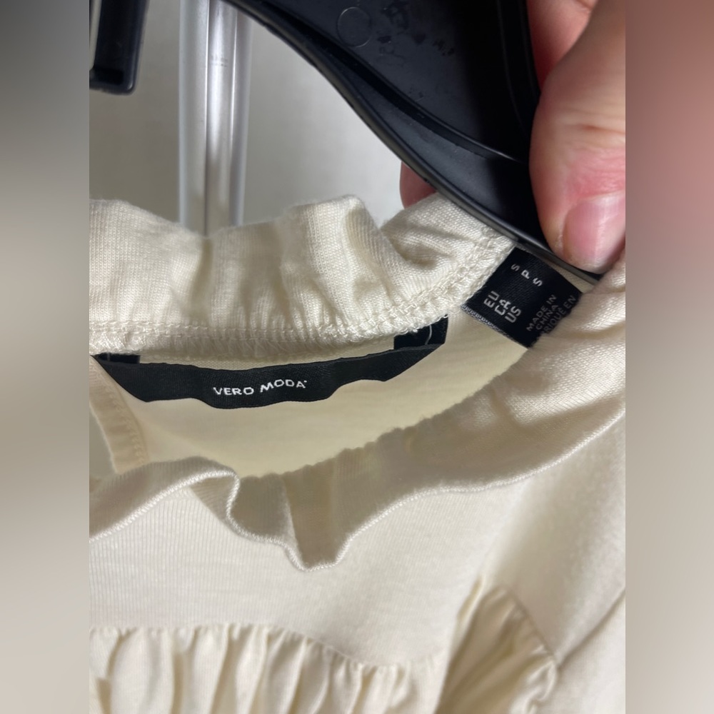 Vero Moda Tan LONG SLEEVE SMOCKED HIGH COLLAR DRESS Size Small NWT - Picture 3 of 8